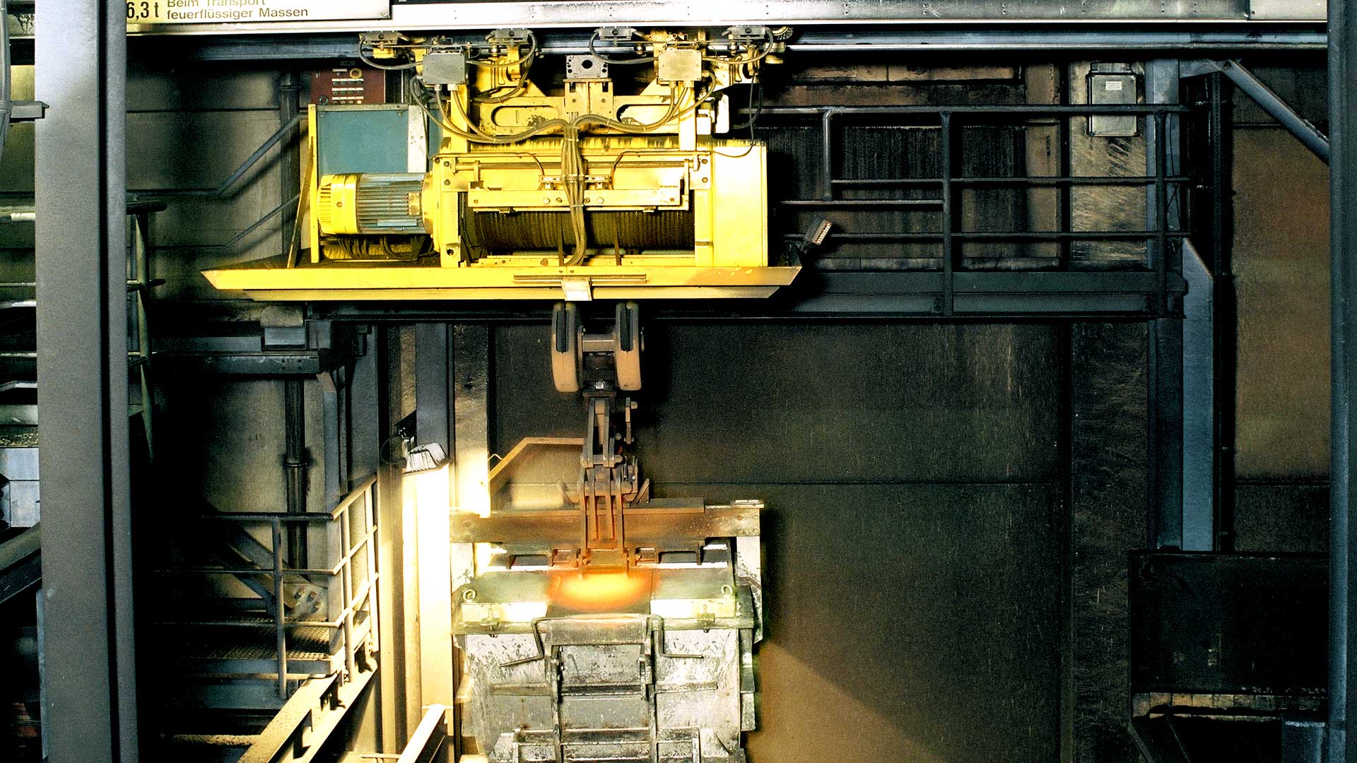 Demag DH wire rope hoist lifting a molten load