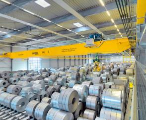   Fully automated process cranes fitted with magnet systems facilitate the cost-effective storage of steel coils