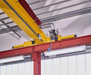 With the aid of the visual anti-collision system, man and machine are protected while the equipment is in operation.