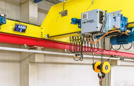 Demag DMR wire rope hoist equipped with fast lifting speeds and VFC
