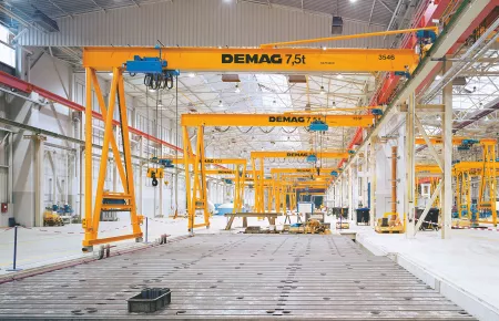 Single-girder semi-portal cranes