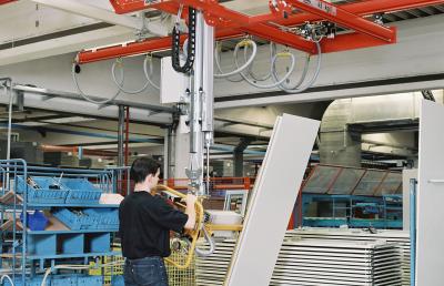 Production of office furniture: double-girder suspension crane with a vacuum spreader to pick up and turn coated particle board through 90 degrees