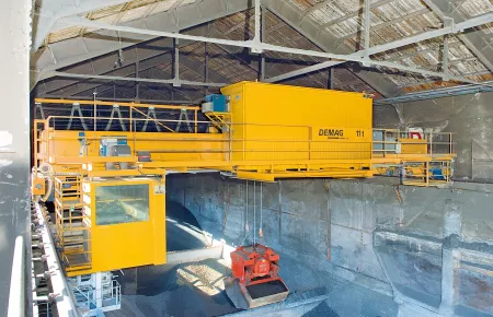 Fully automated 11-tonne process crane to serve a raw materials store in the cement industry