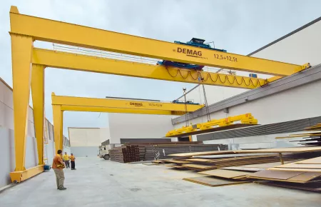 Double-girder semi-portal cranes