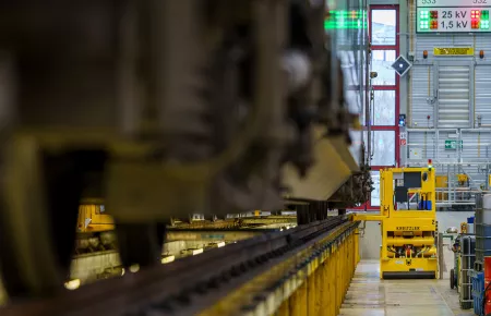 The aerial work platforms travel directly on the ground along the maintenance rails