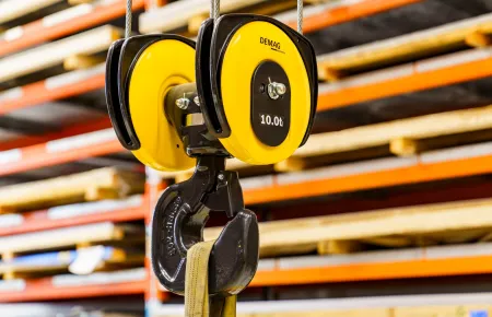 The lifting capacity of each hoist is 10 tonnes.